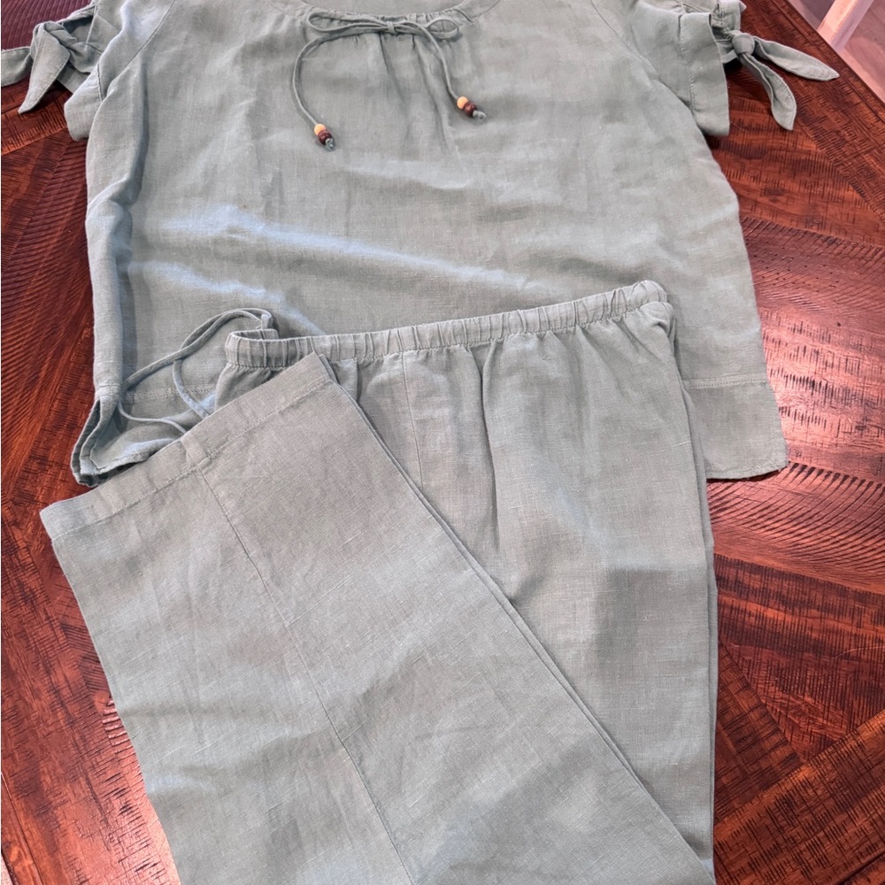 Hot Cotton - Women's Soft Blue/Green Capris Set